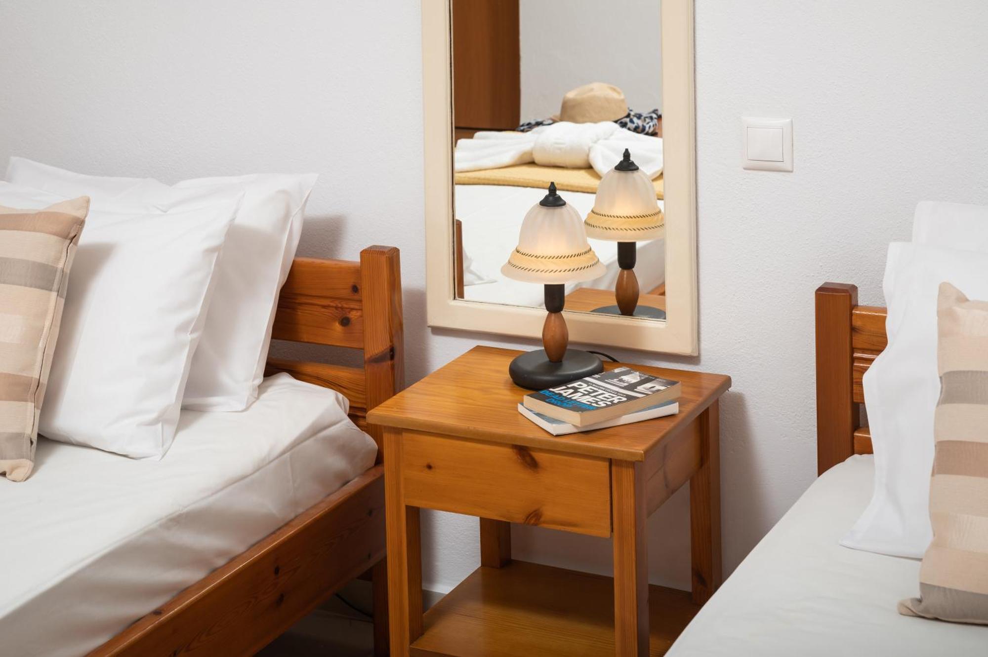 Aphrodite Apartments Καλύβες Εξωτερικό φωτογραφία