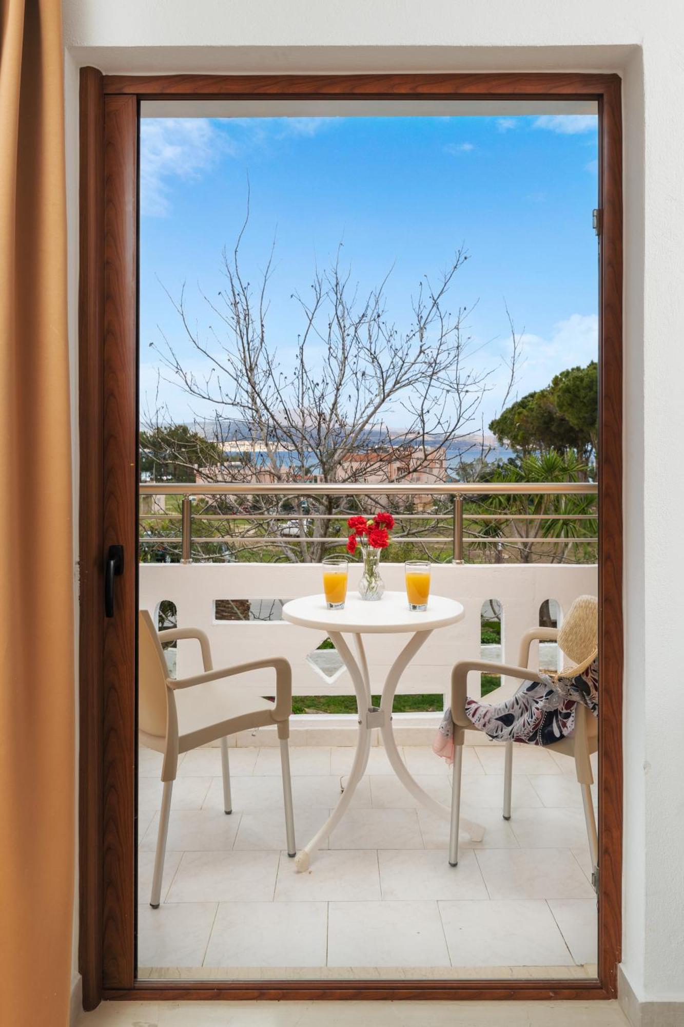 Aphrodite Apartments Καλύβες Εξωτερικό φωτογραφία
